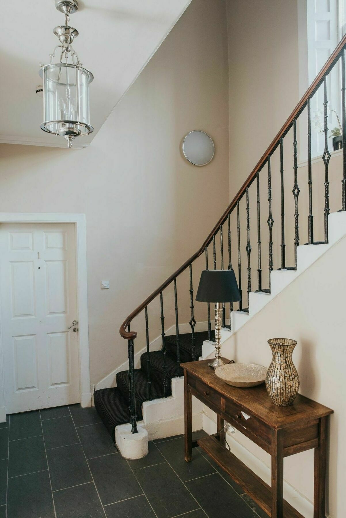 Reizand Apartments, Young St * EDI