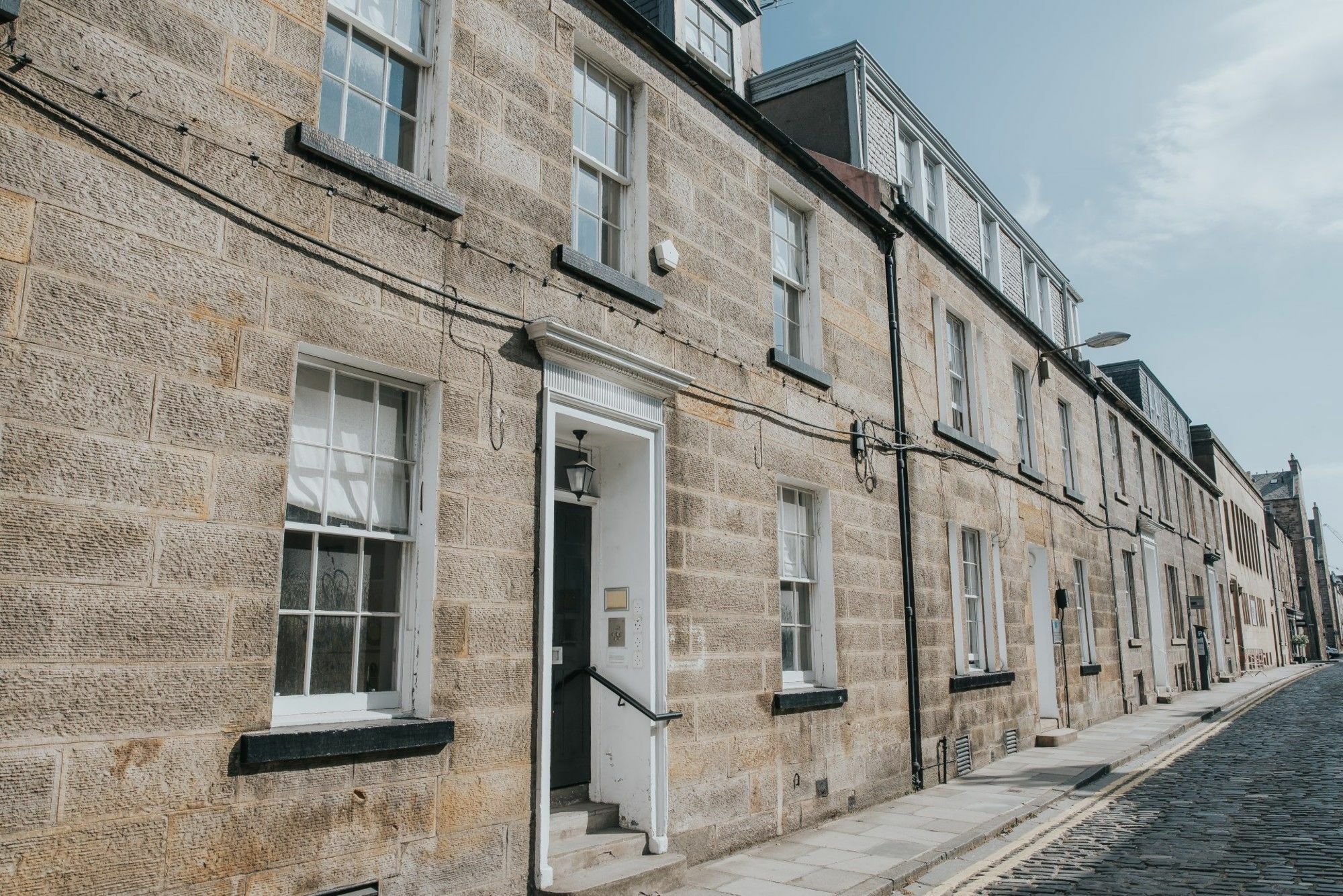 Reizand Apartments, Young St Apartment EDI